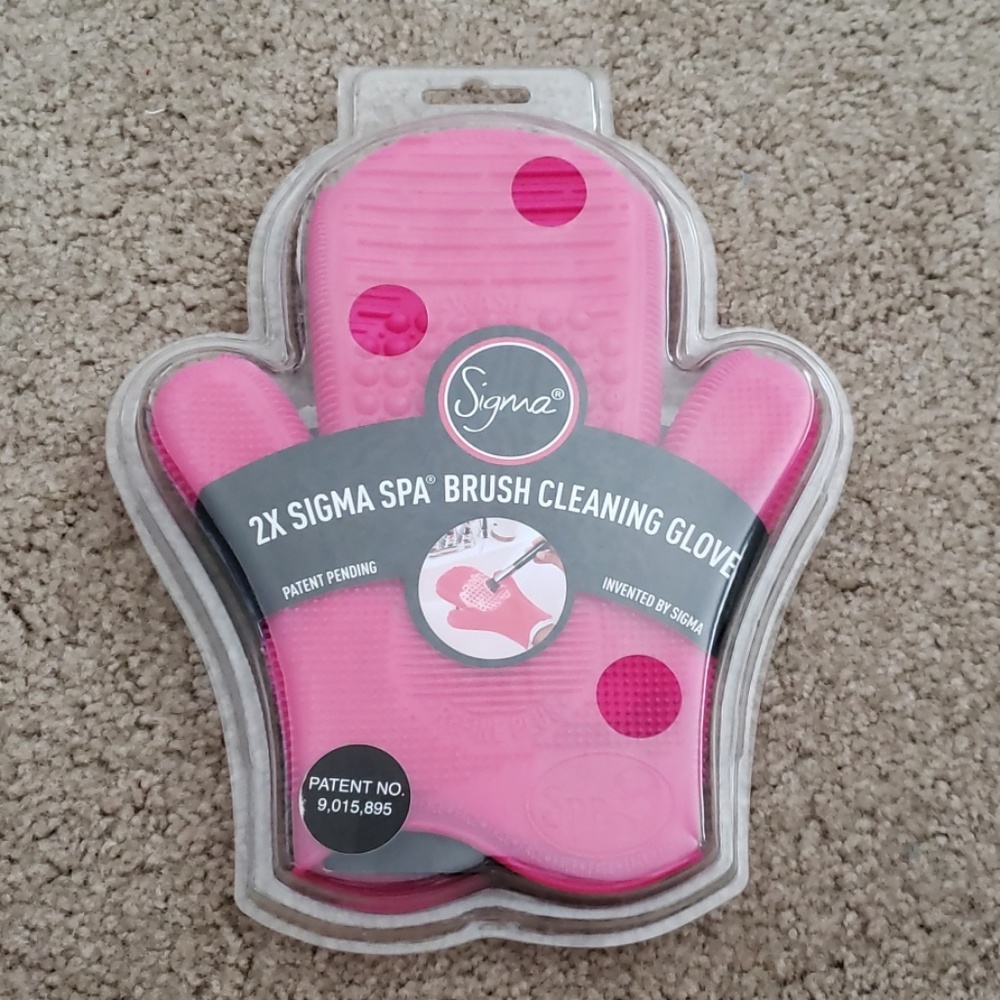 Sigma Brush Cleaning Glove
